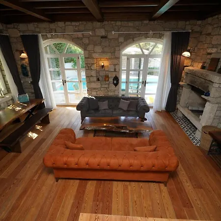 Vilă Cesme Havuzlu Muestakil Tursite