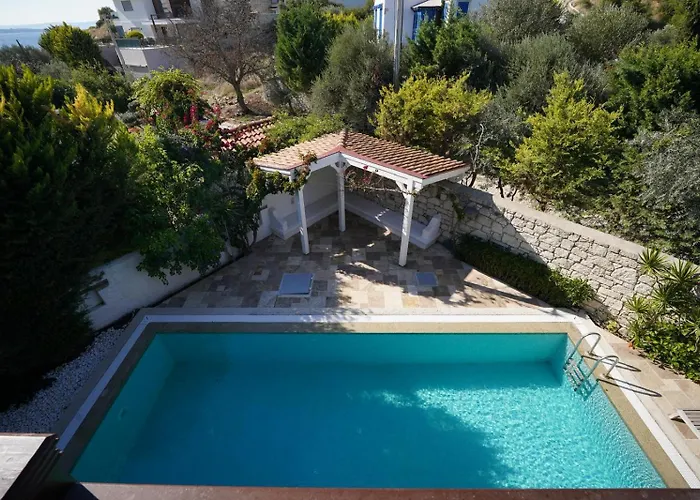 别墅 Cesme Havuzlu Muestakil Tursite